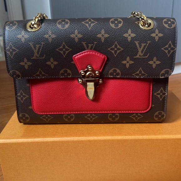 Louis Vuitton red Victorio handbag brand new excellent condition Authentic - Picture 3 of 7